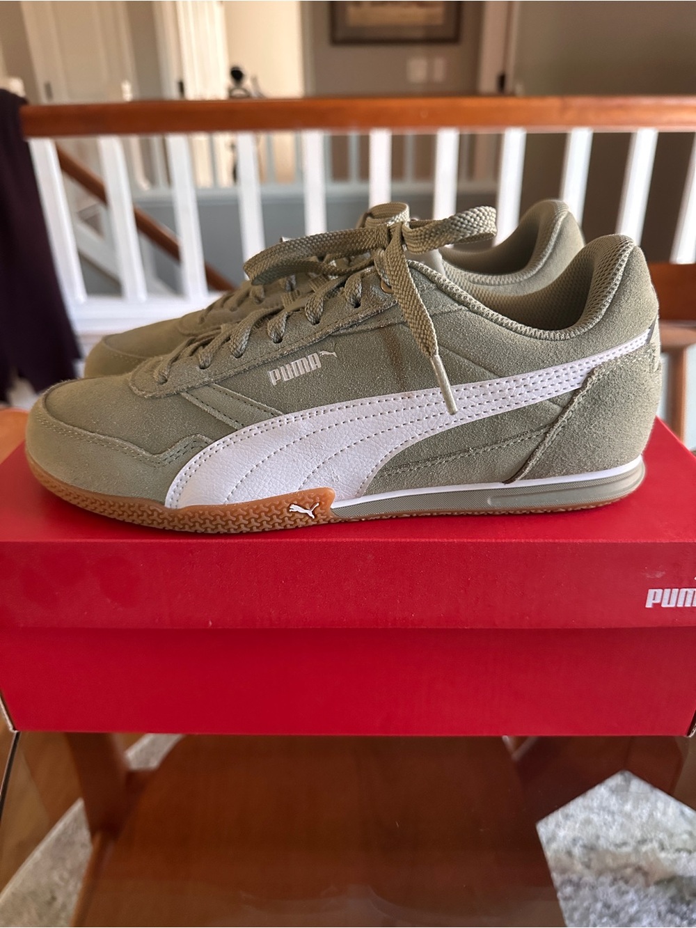 Puma Bella Donna Suede Sneakers Green & White US 9 Like New